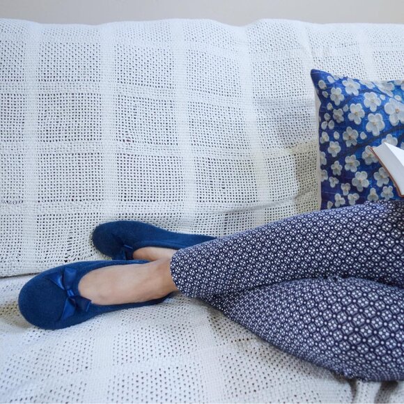 Elegant Women's Classic Terry Ballerina Slippers with Satin Bow - Size 9.5-10.5 - Picture 4 of 6